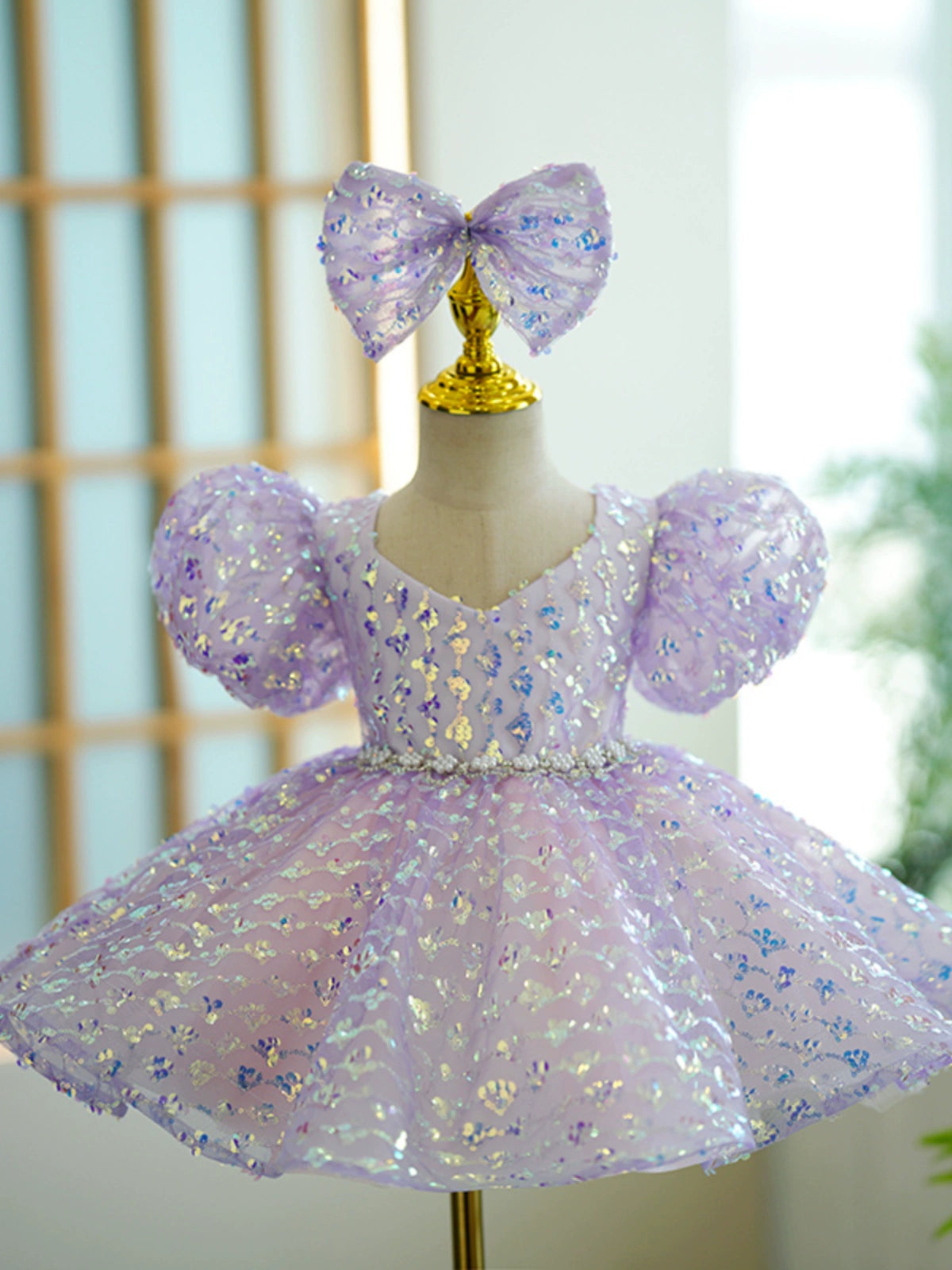 Lavender Sequin V-Neck Flower Girl Ball Gown Dress – Knee-Length Princess Style