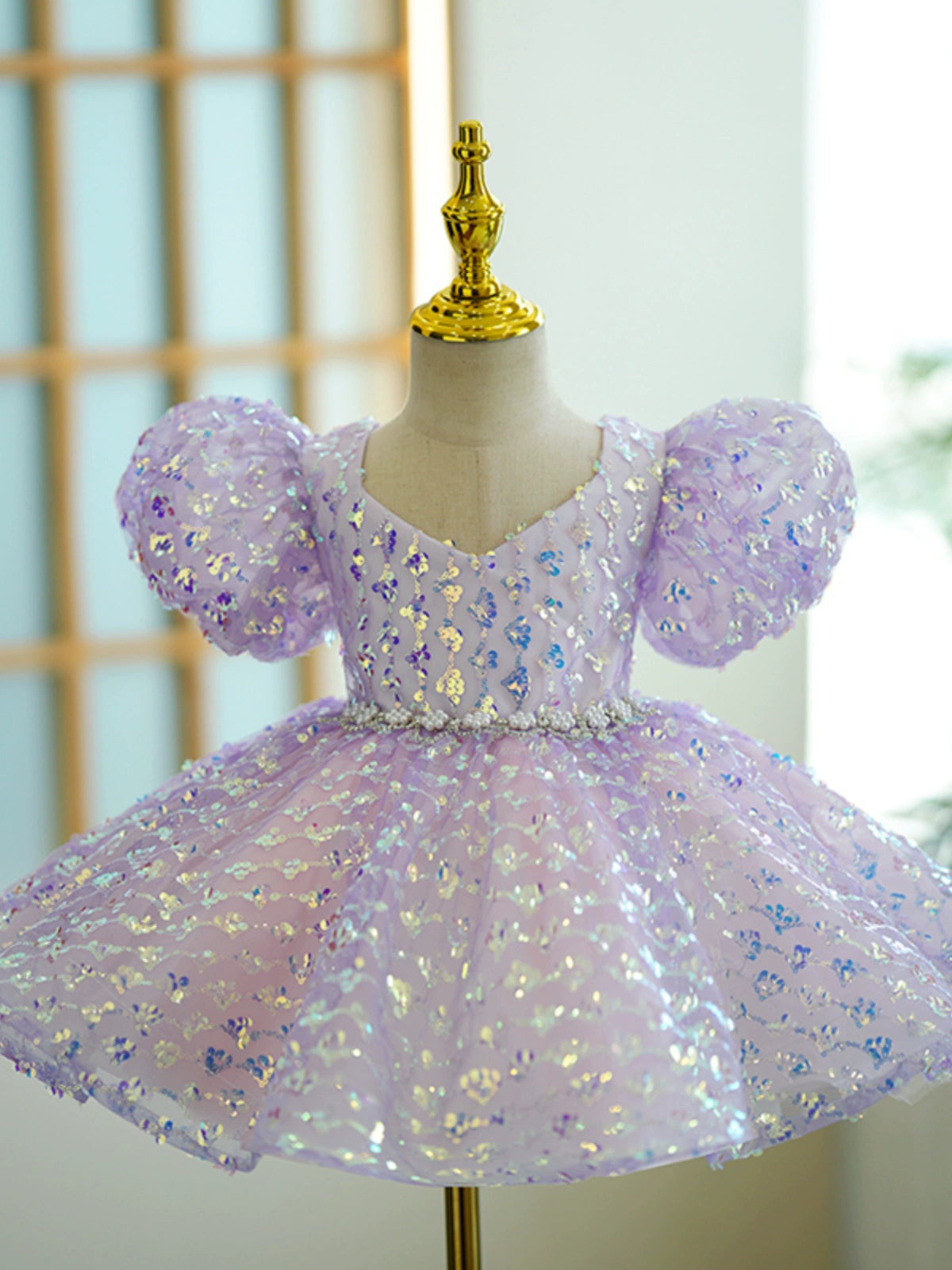 Lavender Sequin V-Neck Flower Girl Ball Gown Dress – Knee-Length Princess Style
