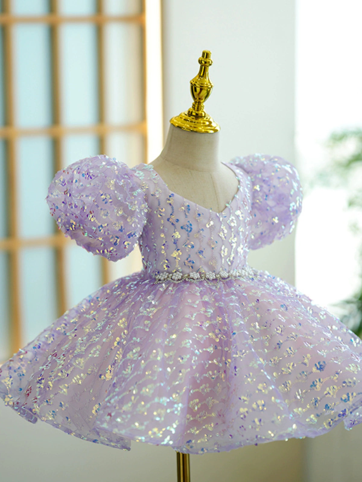 Lavender Sequin V-Neck Flower Girl Ball Gown Dress – Knee-Length Princess Style