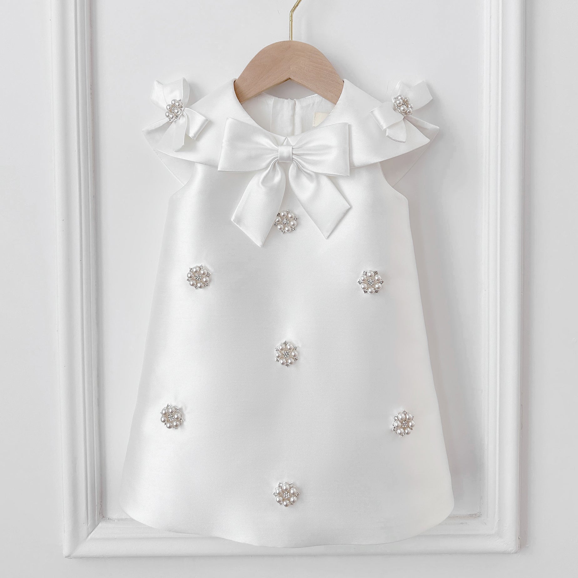 Cute A-Line Tea-Length Girls Party Dress with Beads and Bowknot