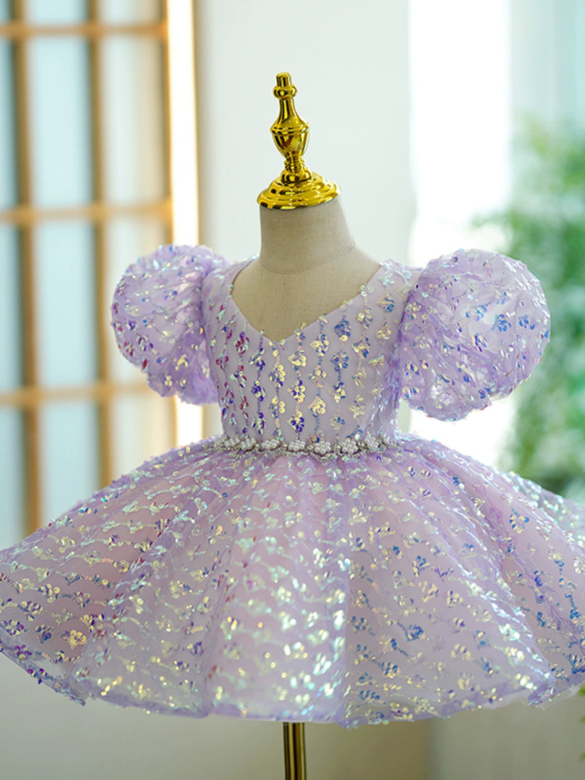 Lavender Sequin V-Neck Flower Girl Ball Gown Dress – Knee-Length Princess Style